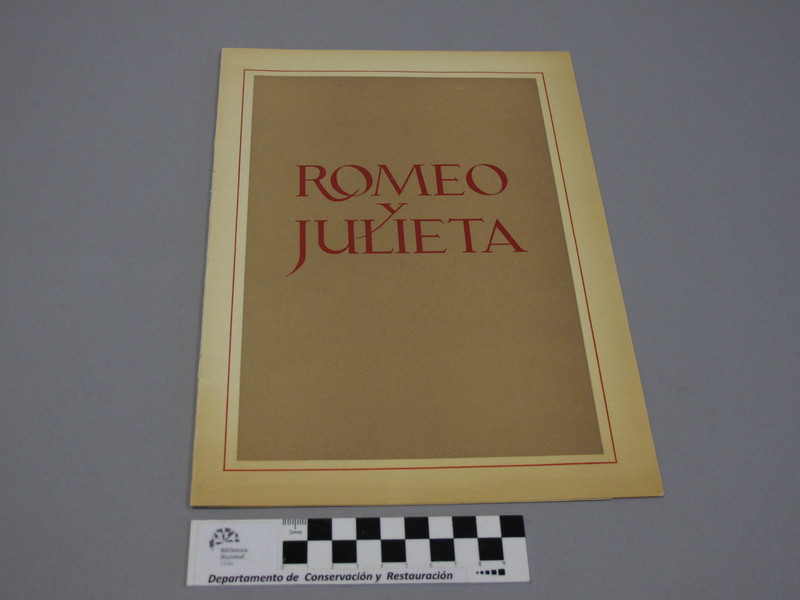 Romeo y Julieta : [programa] de W. Shakespeare ; traducción especial para el Instituto del Teatro de la Universidad de Chile por Pablo Neruda.