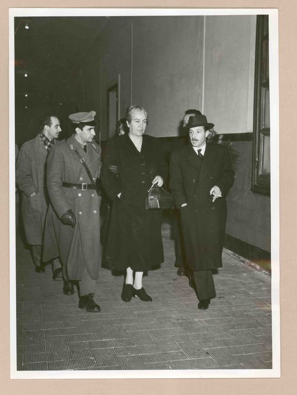 [Retrato de Gabriela Mistral a su llegada a Génova]  [fotografía].