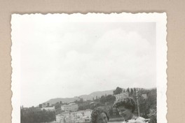 [Doris Dana y Gilda Péndola en Rapallo]  [fotografía].