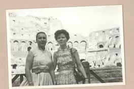 [Doris Dana y Marina Núñez del Prado en Roma]  [fotografía].