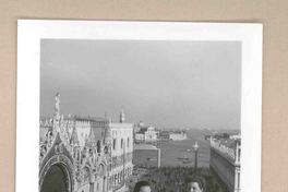 [Doris Dana y Marina Núñez del Prado en Venecia]  [fotografía].