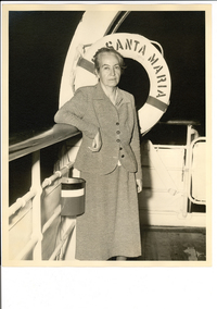 [Gabriela Mistral a bordo del Santa María]  [fotografía].