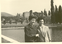 [Doris Dana y Gilda Péndola en Italia]  [fotografía].