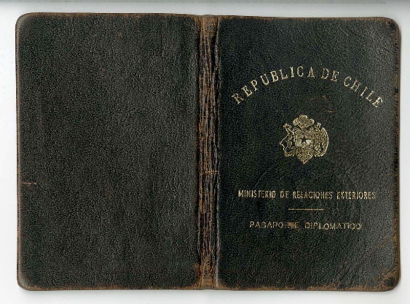 [Pasaporte diplomático] 1957 junio 7, Santiago, Chile [a] Juan Guzmán Cruchaga  [manuscrito] Ministerio de Relaciones Exteriores (Chile)