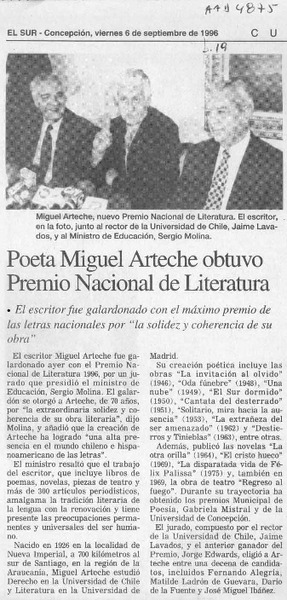 Poeta Miguel Arteche obtuvo Premio Nacional de Literatura  [artículo].