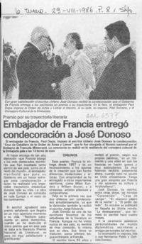Embajador de Francia entregó condecoración a José Donoso  [artículo].