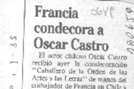 Francia condecora a Oscar Castro