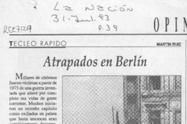 Atrapados en Berlín  [artículo] Martín Ruiz.