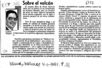 Sobre el volcán  [artículo] Luciano Vásquez.