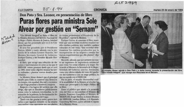 Puras flores para ministra Sole Alvear por gestión en "Sernam"  [artículo].