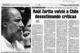 Raúl Zurita volvió a Chile desestimando críticas