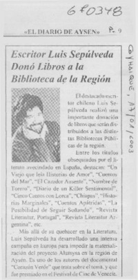 Escritor Luis Sepúlveda donó libros a la Biblioteca de la Región.