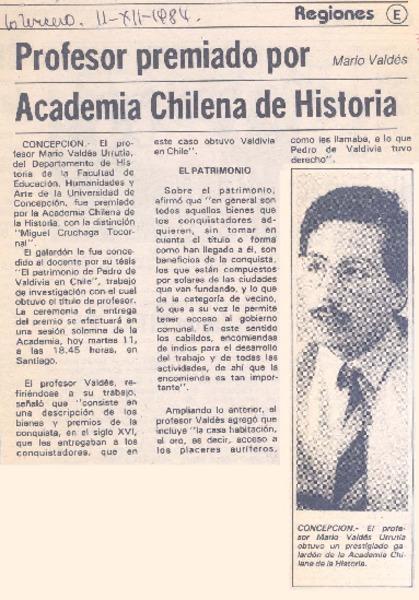 Profesor premiado por Academia Chilena de Historia.