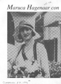 Maruca Hagenaar con tres sombreros puestos