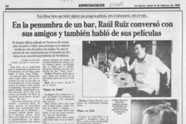 En la penumbra de un bar, Raúl Ruiz conversó con sus amigos y también habló de sus películas
