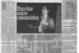 Escritor entre rascacielos