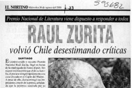 Raúl Zurita volvió Chile desestimando críticas  [artículo]