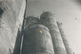 Instalaciones de la industria de cemento Polpaico, hacia 1960.
