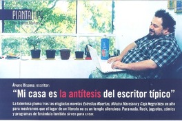 "Mi casa en la antítesis del escritor típico" [entrevista]  [artículo] Andrés Muñoz A.