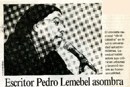 Escritor Pedro Lemebel asombra a recatada audiencia de Harvard.  [artículo]
