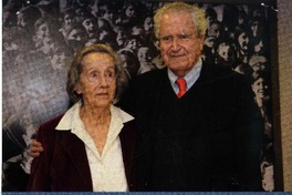 Premio Nacional para "dos profesores de filosofía"  [artículo] Eduardo. Molina.