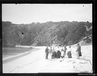 Grupo en la playa blanca, Hualpén, 1907.