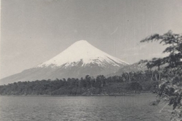 Volcán Osorno desde El Puntiagudo, c. 1940.