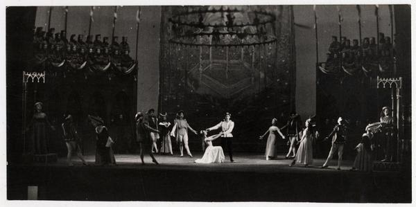 [Escena del ballet] "Carmina Burana", [en el] Teatro Municipal] : ballet oratorio