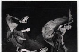 Nora Arriagada, Nany Torres y Joan Turner [en una escena del] ballet "Coppelia"