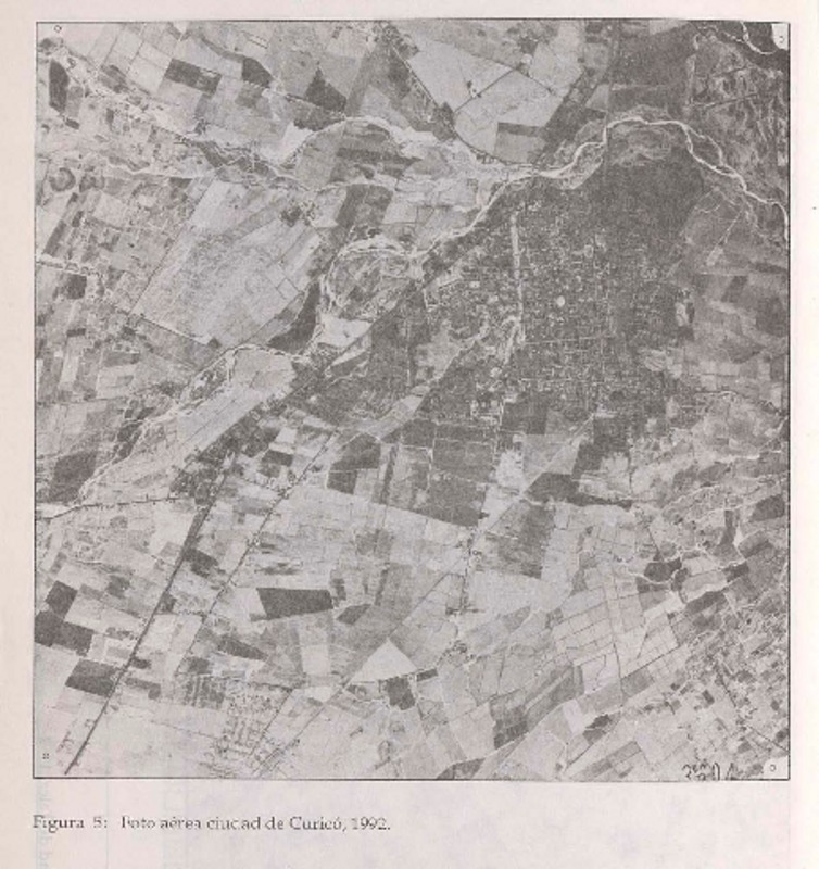 Foto aérea ciudad de Curicó, 1992  [material cartográfico]