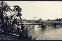 Puente sobre el Río Toltén.