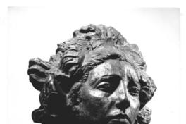 [Enriqueta Petit, retrato en escultura de bronce de su cabeza]