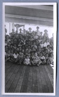 [Grupo de niños españoles refugiados a bordo del "Winnipeg"]