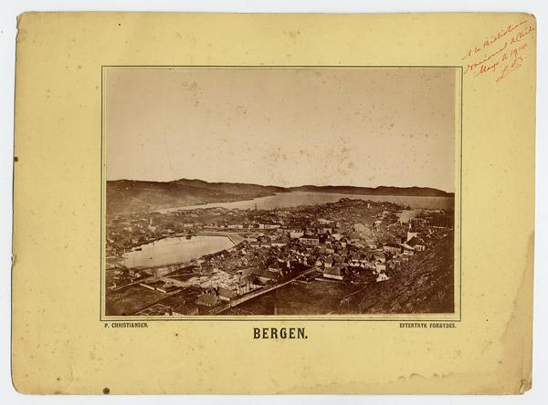 [Vista panorámica de la ciudad y puerto de Bergen, Noruega]