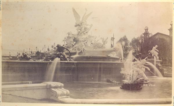 [Album de la Exposición Universal de París de 1889 : Fontana monumental, obra del arquitecto Fromigé y del escultor M. Coutan, en el campo de Marte]