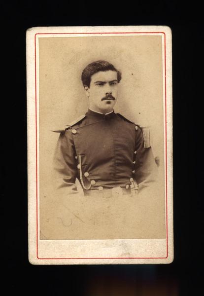 [Ricardo Moling, Capitán de Torpederas, muerto en la batalla de Tacna, Perú el 25 de Mayo de 1880. Retrato de medio cuerpo con uniforme]