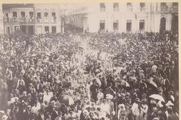 [Desfile de las escuelas municipales en la Plaza de Consejo, Bahía, 25 de julio de 1902]