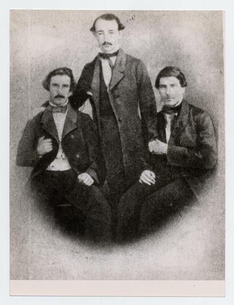 [Retrato de tres hombres no identificados]