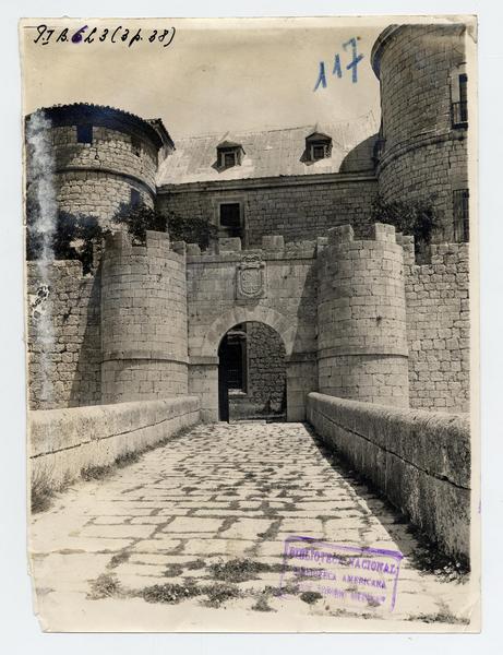[Castillo de Simancas, vista del pórtico del Archivo General de Simancas, Valladolid, España]