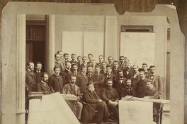 [Comisión de la Patagonia, grupo de hombres junto a unas mesas con mapas]