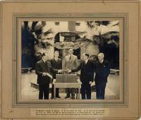 Fotografía tomada el 17 de noviembre de 1932, en el acto de la entrega por S. E. el Señor Don Emilio Bello-Codesido, a la Biblioteca de la Unión Panamericana de la Colección de las Obras Completas de su abuelo don Andrés Bello