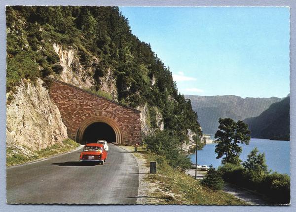 [Túnel en la carretera, Tirol]
