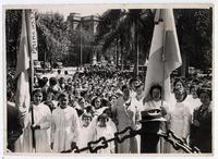 [Grupo de mujeres en acto público no identificado]