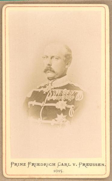 [Prinz Friedrich Carl V. Preussen, retrato de medio cuerpo con uniforme]