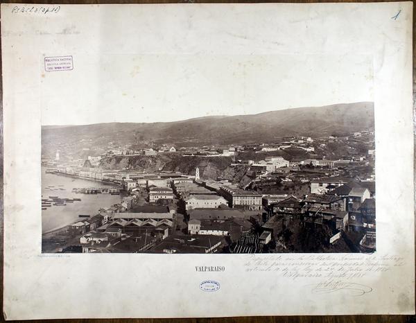 [Vista panorámica de la bahía del puerto de Valparaíso]