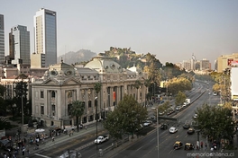 Vista del edificio de la Biblioteca Nacional, desde el sur poniente.