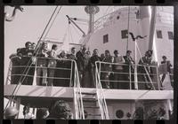 [Allende en el barco junto a comitiva chilena y cubana] : Nave Sierra Maestra en Talcahuano