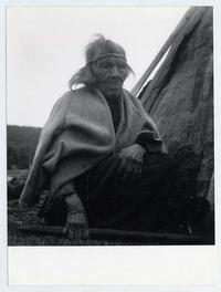 La abuela Lucía, mujer yagana en su toldo [en] Isla Navarino