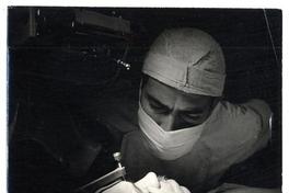 Operación al cerebro [en el] Inst. de Neurocirugía del Dr. Alfonso Asenjo