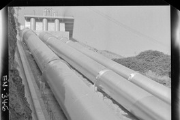 [Detalle de las tres tuberías de acero construidas por CAP : 3,60 m. de diámetro y 80 m. de longitud]